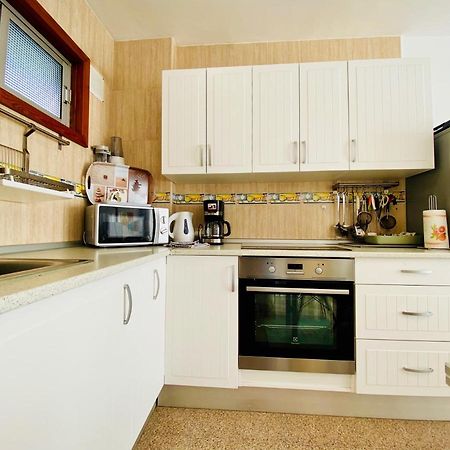 Orange And White Apartment In Yumbo San Bartolomé Εξωτερικό φωτογραφία