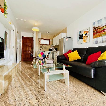 Orange And White Apartment In Yumbo San Bartolomé Εξωτερικό φωτογραφία