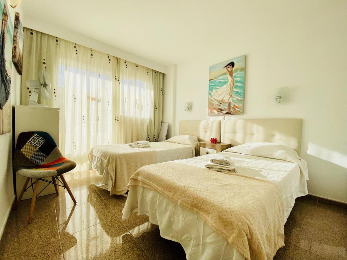 Orange And White Apartment In Yumbo San Bartolomé Εξωτερικό φωτογραφία