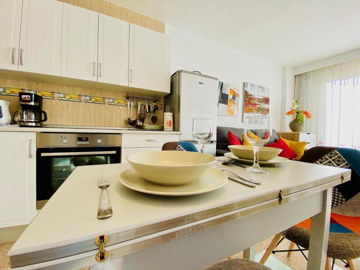 Orange And White Apartment In Yumbo San Bartolomé Εξωτερικό φωτογραφία