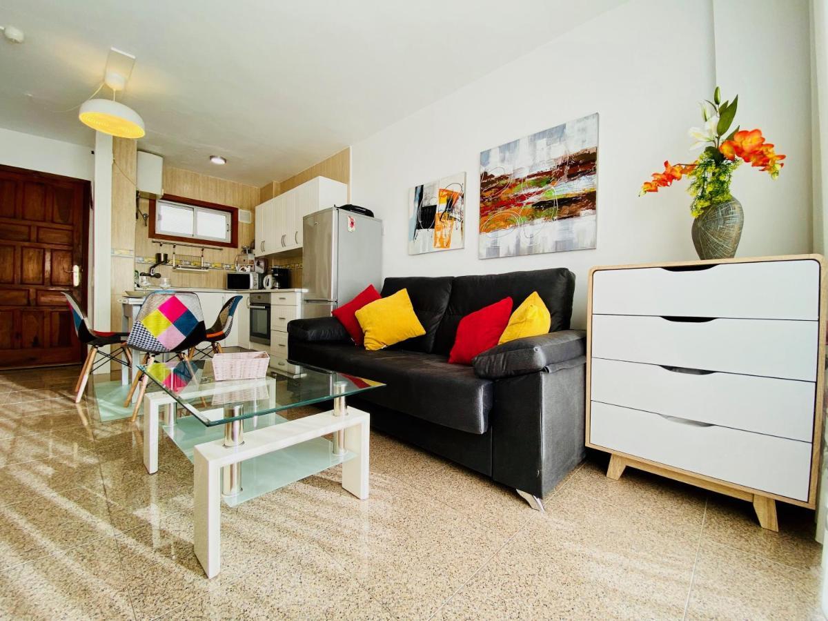 Orange And White Apartment In Yumbo San Bartolomé Εξωτερικό φωτογραφία