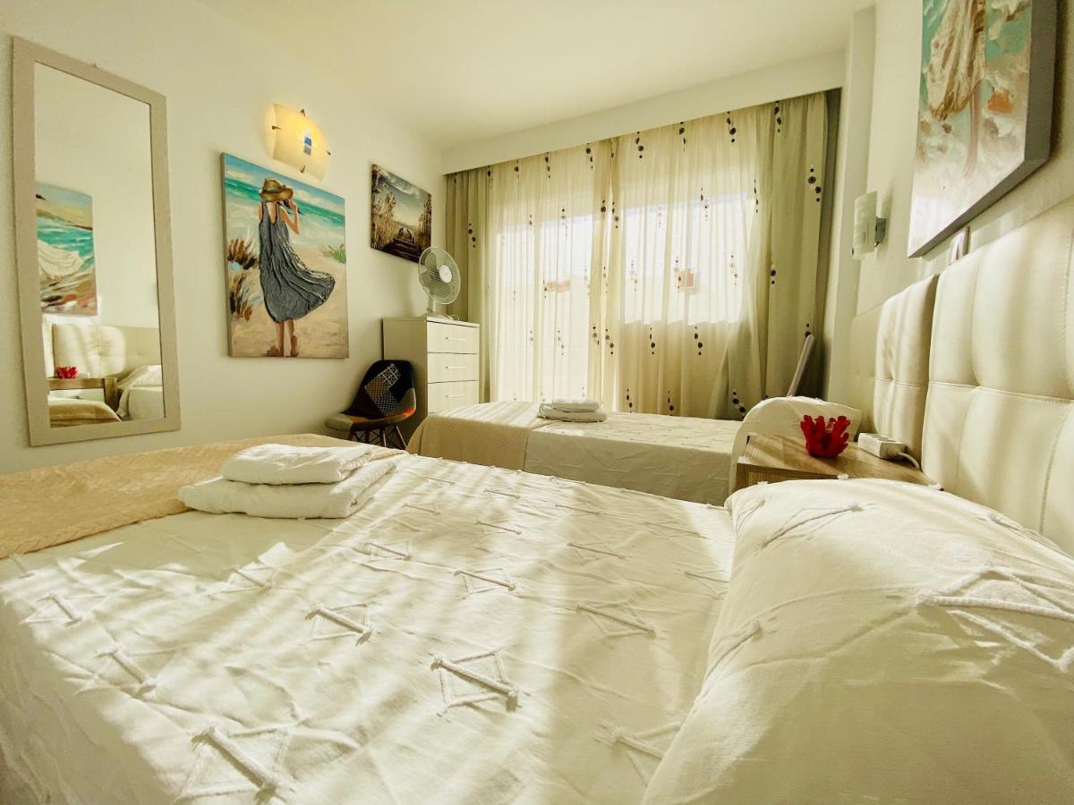 Orange And White Apartment In Yumbo San Bartolomé Εξωτερικό φωτογραφία