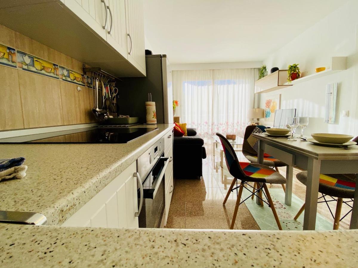 Orange And White Apartment In Yumbo San Bartolomé Εξωτερικό φωτογραφία