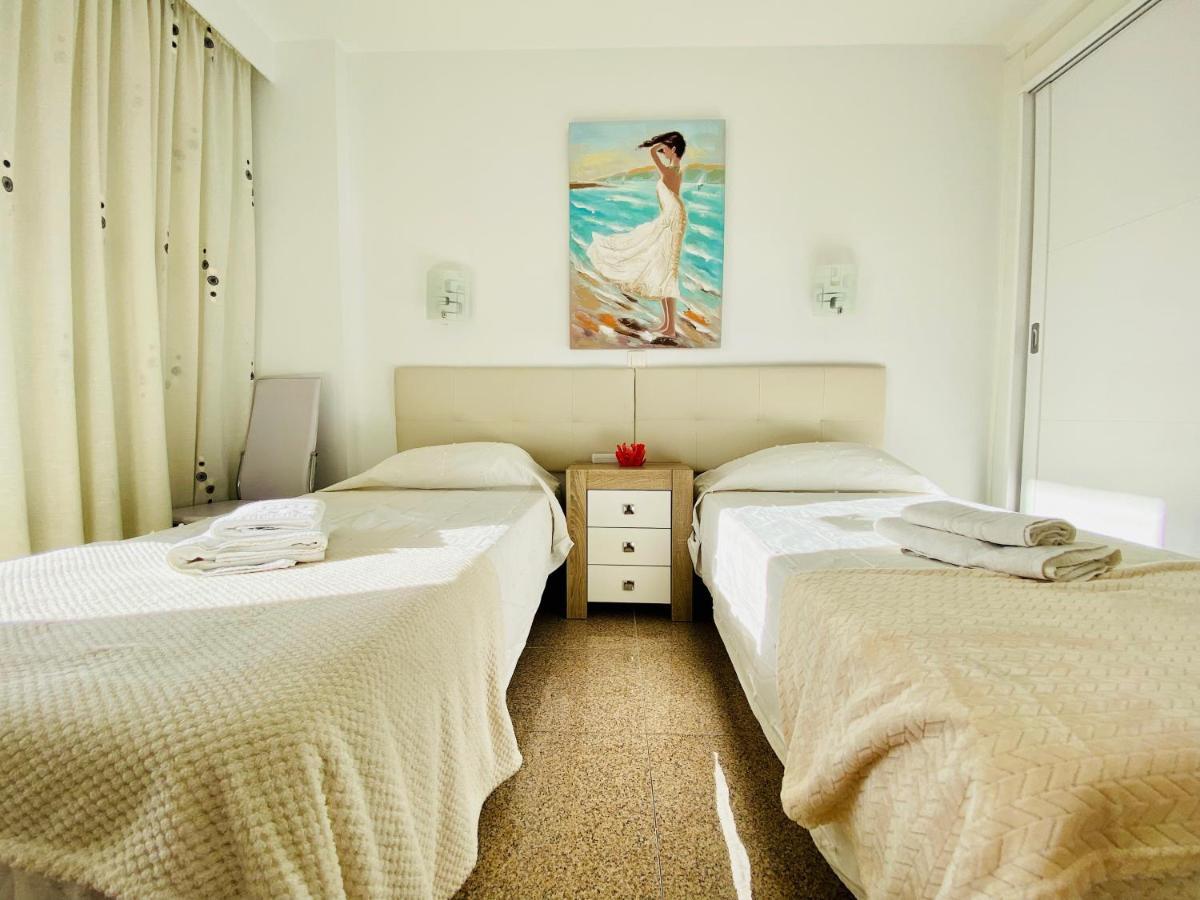 Orange And White Apartment In Yumbo San Bartolomé Εξωτερικό φωτογραφία