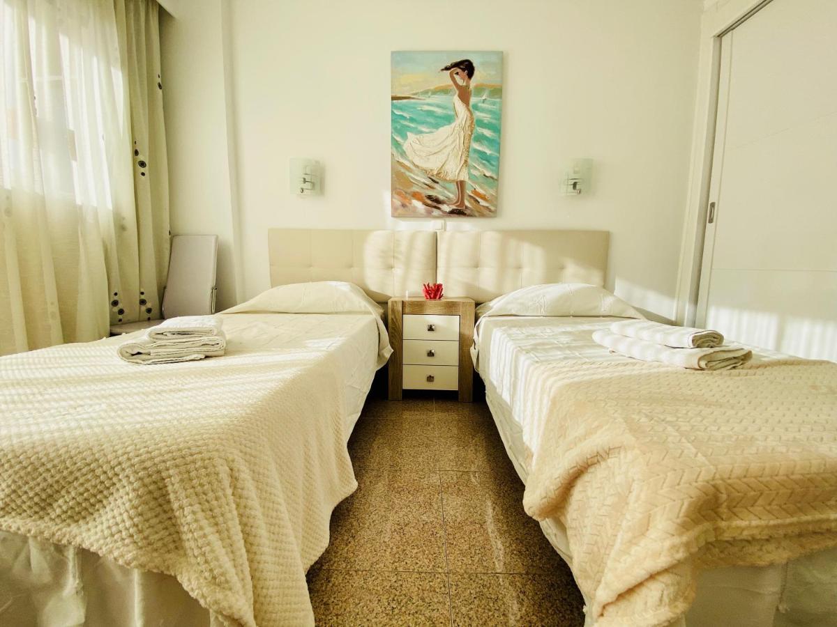 Orange And White Apartment In Yumbo San Bartolomé Εξωτερικό φωτογραφία