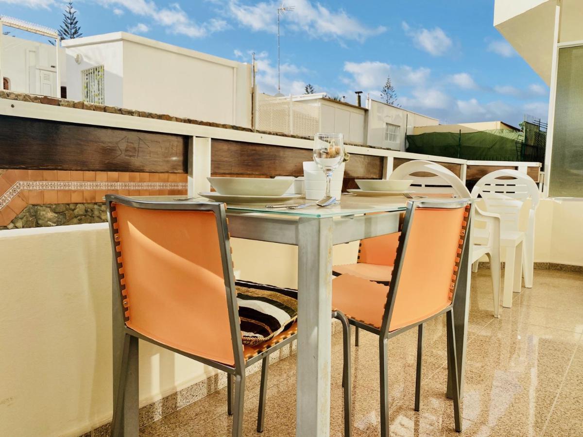 Orange And White Apartment In Yumbo San Bartolomé Εξωτερικό φωτογραφία